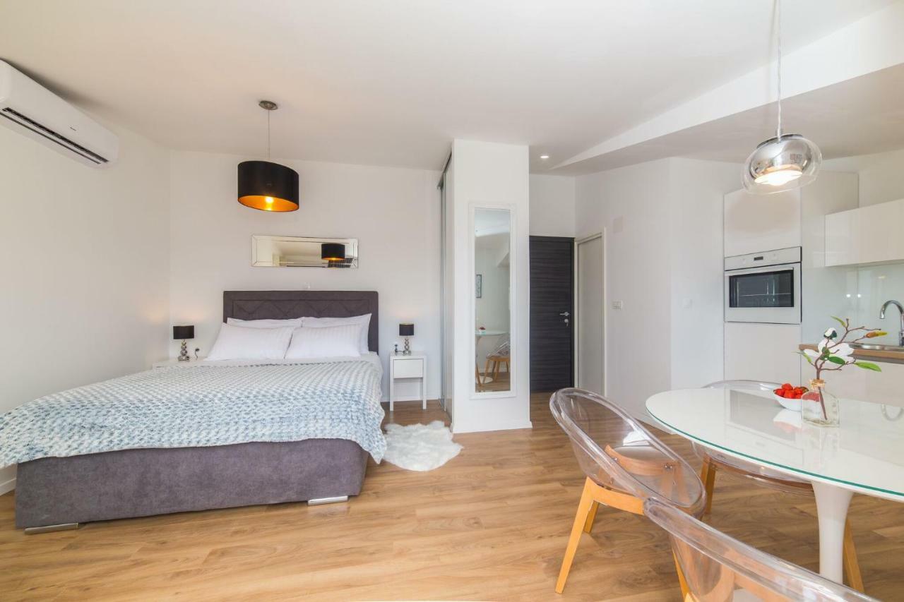 Apartmani Ana Каштела Экстерьер фото