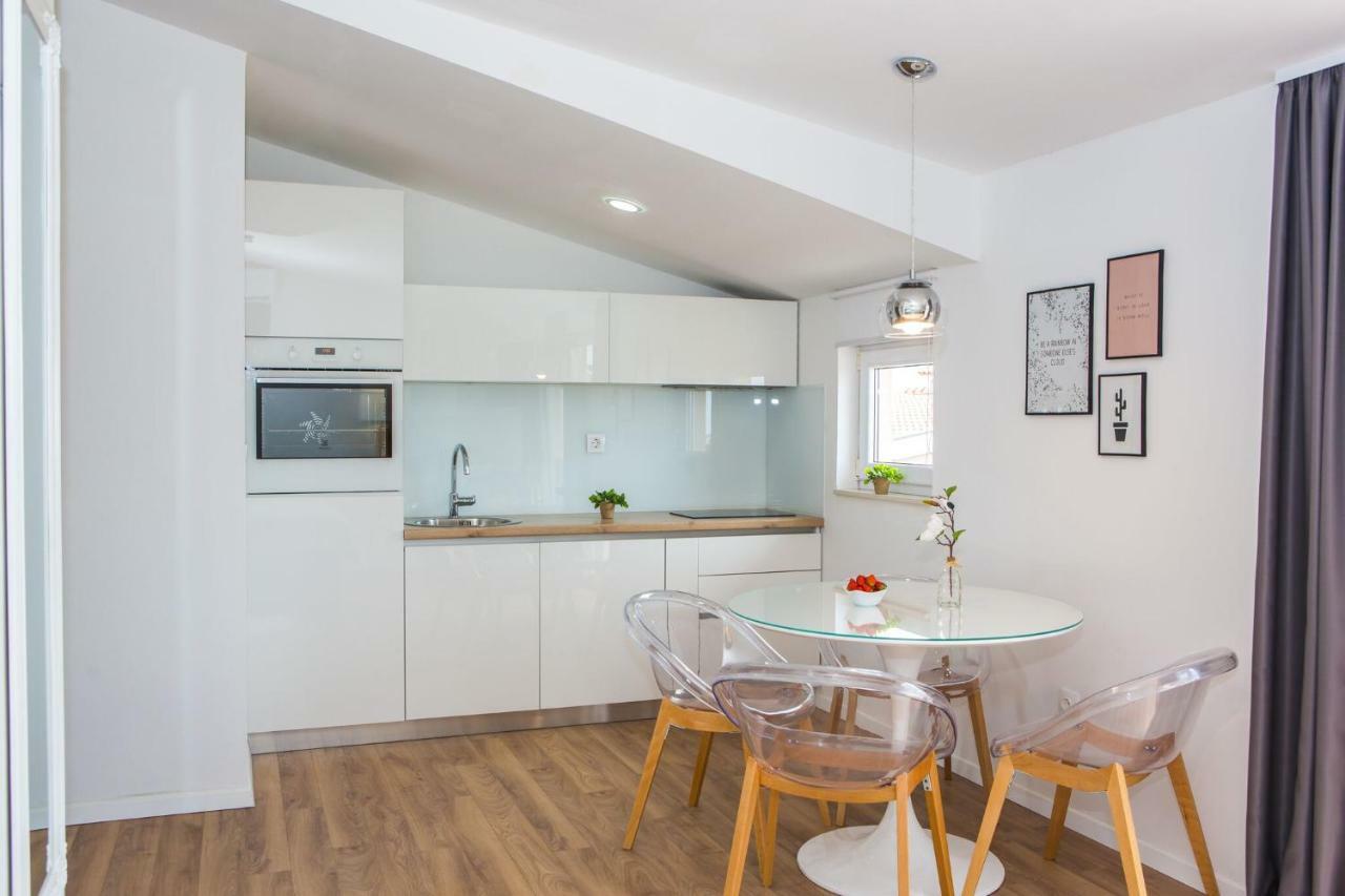 Apartmani Ana Каштела Экстерьер фото